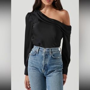NWT ASTR silky off the shoulder top
